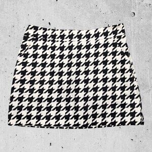 Loudmouth Ladies Golf Skirt ~ Size 6 Black and White